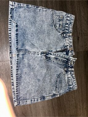 SHEIN Light Acid Wash Denim Mini Skirt